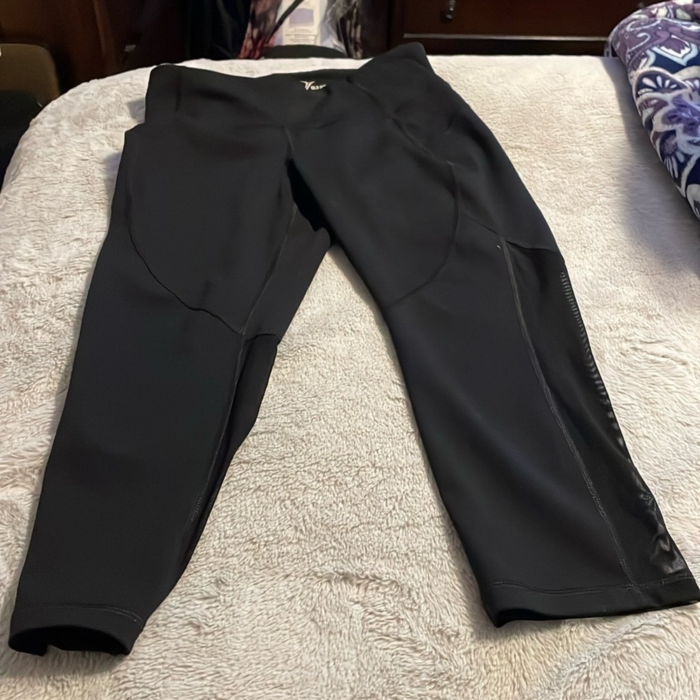 Old Navy Active Capris Sz M